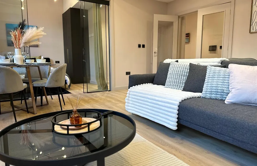 Stunning 2Br In Chinatown-1