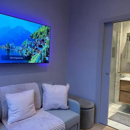 Stunning 2Br In Chinatown-3