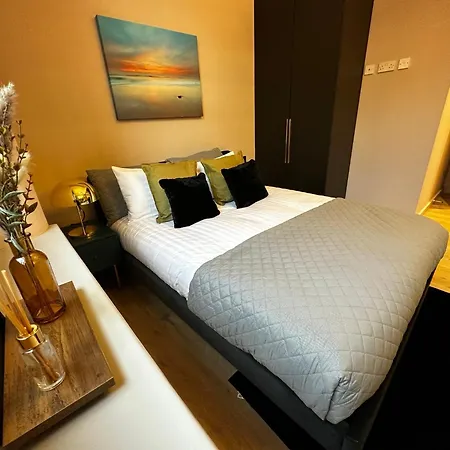 Stunning 2Br In Chinatown-2